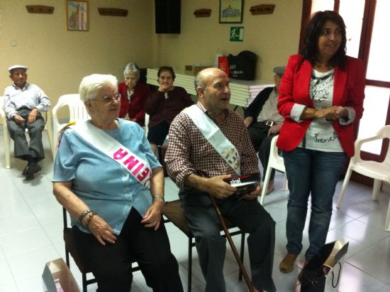 EL SERVICIO DE ESTANCIAS DIURNAS PARA PERSONAS CON ALZHEIMER CELEBRA SU IV ANIVERSARIO CON UN LA PROCLAMACIÓN DEL REY Y LA REINA Y CON UNA COMIDA DE CONVIVENCIA