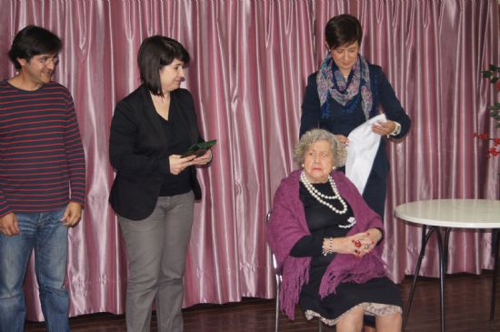 EL SERVICIO DE ESTANCIAS DIURNAS PARA PERSONAS CON ALZHEIMER CELEBRA SU V ANIVERSARIO CON UN LA PROCLAMACIN DE LA REINA Y UNA COMIDA DE CONVIVENCIA