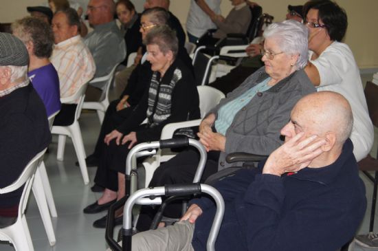 EL SERVICIO DE ESTANCIAS DIURNAS PARA PERSONAS CON ALZHEIMER CELEBRA SU V ANIVERSARIO CON UN LA PROCLAMACIN DE LA REINA Y UNA COMIDA DE CONVIVENCIA