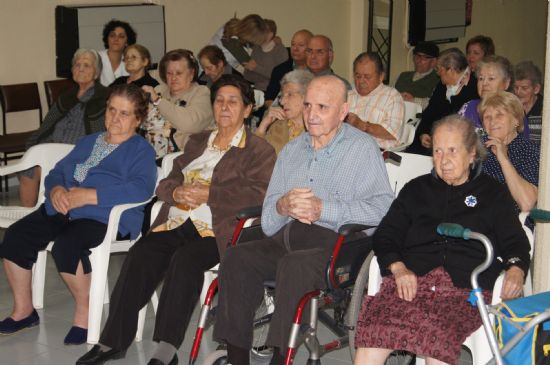 EL SERVICIO DE ESTANCIAS DIURNAS PARA PERSONAS CON ALZHEIMER CELEBRA SU V ANIVERSARIO CON UN LA PROCLAMACIN DE LA REINA Y UNA COMIDA DE CONVIVENCIA