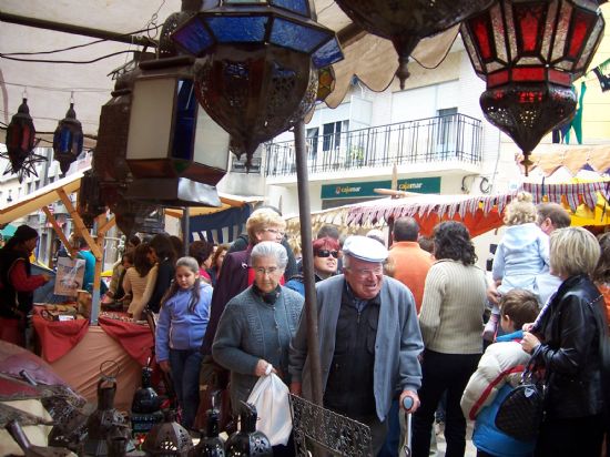 LA PUESTA EN ESCENA DE LOS OFICIOS ARTESANOS REPRESENTADOS EN EL MERCADO MEDIEVAL, CONGREGA A UN GRAN NMERO DE VISITANTES
