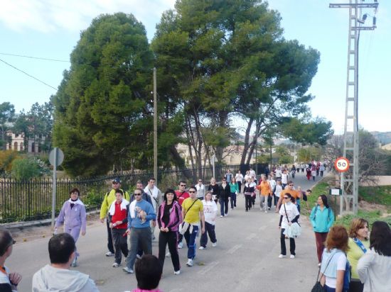 ARRANCA EL PROGRAMA "HAZ DEPORTE, HAZ SALUD", ORGANZIADO POR LA CONCEJALÍA DE DEPORTES, CON LA CAMINATA POPULAR, QUE CONTÓ CON LA PARTICIPACIÓN DE MÁS DE 200 PERSONAS