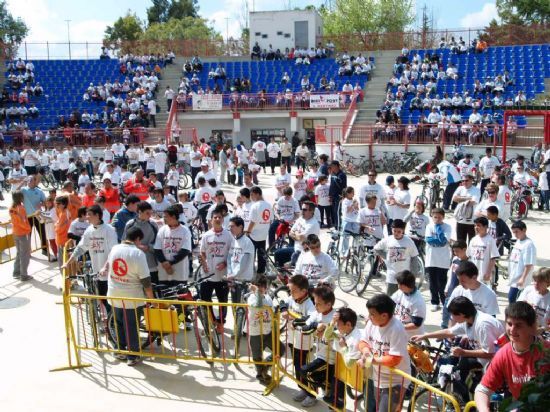 LAS ACTIVIDADES DEPORTIVAS PRESENTADAS BAJO EL TÍTULO "HAZ DEPORTE HAZ SALUD" ORGANIZADAS CON MOTIVO DE LAS FIESTAS DE SANTA EULALIA 2009 ARRANCAN ESTE FIN DE SEMANA CON EL TORNEO DE TENIS Y EL DÍA DE LA BICICLETA