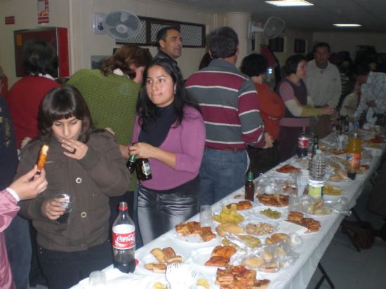 UN TOTAL DE 160 FAMILIAS DE LA ASOCIACIN DE PADRES Y MADRES DEL COLEGIO COMARCAL-DEITANIA CELEBRAN UNA CONVIVENCIA EN EL CENTRO MUNICIPAL DE PERSONAS MAYORES
