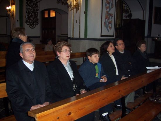 LA PARROQUIA DE LAS TRES AVE MARIAS ACOGE EL CONCIERTO DE VILLANCICOS POPULARES INTERPRETADO POR LA CORAL SANTIAGO BAJO LA DIRECCIN DE CEFERINO AYALA
