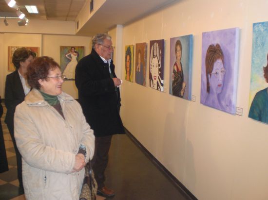 LA ASOCIACIN DE PINTURA CONTRAS-TE MUESTRA LAS OBRAS DE 14 ARTISTAS EN LA EXPOSICIN COLECTIVA MIRADAS PERSONALES, QUE PERMANECER EXPUESTA EN LA SALA MUNICIPAL GREGORIO CEBRIN HASTA EL PRXIMO DA 6 DE ENERO