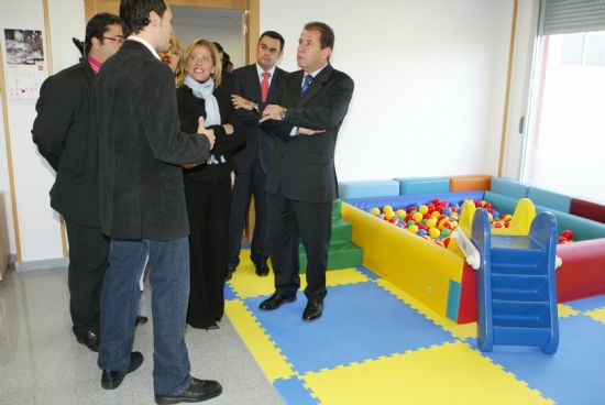 LA CONSEJERA DE TRABAJO Y POLTICA SOCIAL Y AUTORIDADES LOCALES INAUGURAN EL AMBICIOSO PROYECTO DEL CENTRO DE ATENCIN TEMPRANA Y DESARROLLO INFANTIL 