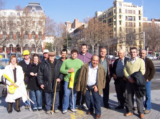 EL CONCEJAL DE AGRICULTURA Y GANADERA ACOMPAA AL MEDIO CENTENAR DE GANADEROS DE LA LOCALIDAD A LA MANIFESTACIN DE MADRID EN SUS REIVINDICACIONES POR LA CRISIS DEL SECTOR Y RECLAMAR AYUDAS AL MINISTERIO
