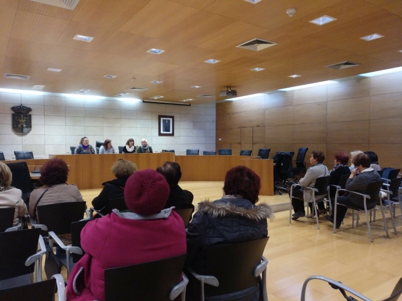 Asociaciones de mujeres de Totana y Lorca se renen en el Ayuntamiento para unificar criterios y coordinar actuaciones conjuntas en materia de igualdad