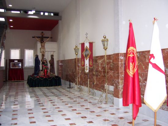 LA HERMANDAD DE JESS EN EL CALVARIO Y LA SANTA CENA INAUGURA SU NUEVA SEDE ANTE LA PRESENCIA DE AUTORIDADES MUNICIPALES