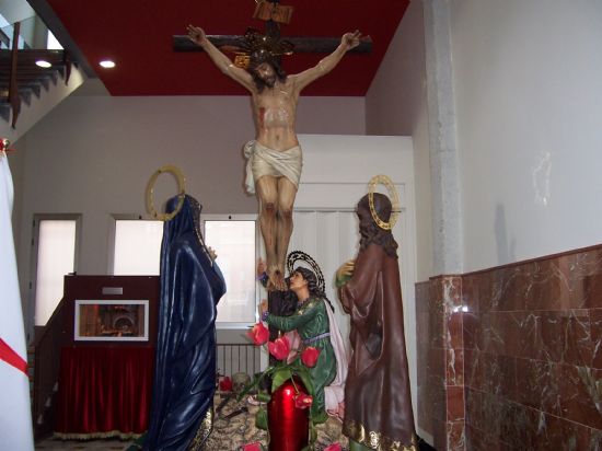 LA HERMANDAD DE JESS EN EL CALVARIO Y LA SANTA CENA INAUGURA SU NUEVA SEDE ANTE LA PRESENCIA DE AUTORIDADES MUNICIPALES