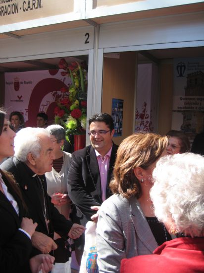 EL CONCEJAL DE BIENESTAR SOCIAL ASISTE A LA INAUGURACIÓN DEL STAND CON EL QUE LA ASOCIACIÓN "SALUS INFIRMORUM" DE TOTANA PARTICIPA EN LAS "IX JORNADAS INTERNACIONALES DE CARIDAD Y VOLUNTARIADO UCAM 2010"