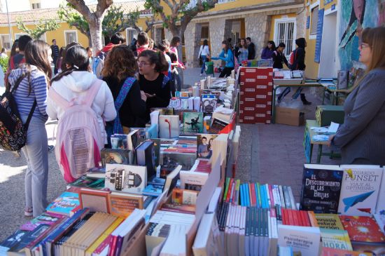 AUTORIDADES MUNICIPALES CONOCEN LAS ACTIVIDADES DE LA SEMANA CULTURAL DEL IES "PRADO MAYOR" QUE LLEVA POR TÍTULO "LA MEMORIA Y EL RECUERDO" Y QUE SE CELEBRA DURANTE ESTA SEMANA 