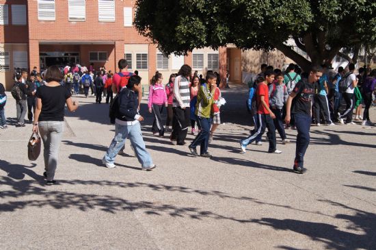 AUTORIDADES MUNICIPALES CONOCEN LAS ACTIVIDADES DE LA SEMANA CULTURAL DEL IES "PRADO MAYOR" QUE LLEVA POR TÍTULO "LA MEMORIA Y EL RECUERDO" Y QUE SE CELEBRA DURANTE ESTA SEMANA 