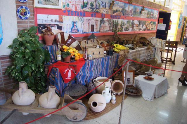   EL COLEGIO SAN JOSÉ CLAUSURA SU SEMANA CULTURAL "TOTANA MI QUERER" CON LA ENTREGA DEL GARABAZO Y EL CANTO DE LAS CUADRILLAS