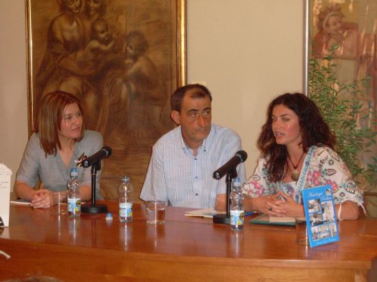 ANTONIO LORCA CÁNOVAS "EL POETA", USUARIO DEL SERVICIO MUNICIPAL DE APOYO PSICOSOCIAL DE TOTANA, PRESENTA ALGUNOS DE SUS MEJORES POEMAS EN EL MUSEO RAMÓN GAYA DE LA CAPITAL MURCIANA