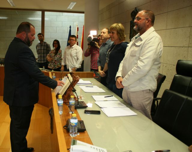 El concejal no adscrito Juan Carlos Carrillo toma posesin de su cargo en la Corporacin municipal sustituyendo al concejal del Grupo Municipal Ciudadanos, Asensio Soler