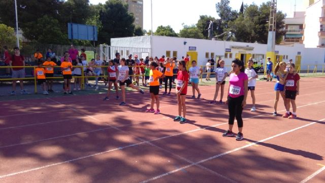 Los centros de enseñanza de "San José", "Reina Sofía" y "Prado Mayor participaron en la Final Regional de Atletismo de Deporte Escolar, celebrada en Cartagena