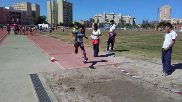 Los centros de enseñanza de "San José", "Reina Sofía" y "Prado Mayor participaron en la Final Regional de Atletismo de Deporte Escolar, celebrada en Cartagena