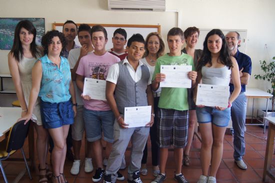 UN TOTAL DE ONCE JÓVENES ALUMNOS FINALIZAN SU CURSO 2011/12 EN EL AULA OCUPACIONAL Y PROSEGUIRÁN SUS ESTUDIOS EN PROGRAMAS DE CUALIFICACIÓN PROFESIONAL INICIAL