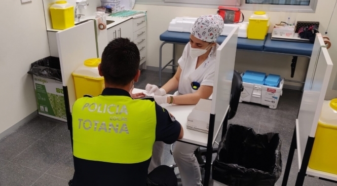 Agentes de la Polica Local y voluntarios de Proteccin Civil se someten a test de inmunidad para la deteccin de anticuerpos del COVID-19