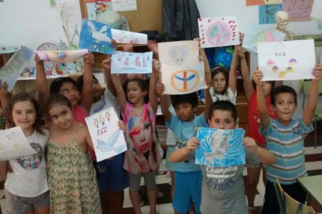 Participantes de las Escuelas de Verano Holidays 3.0 realizan trabajos sobre la tolerancia dentro de los actos de la Semana de la Fuerza de la Memoria