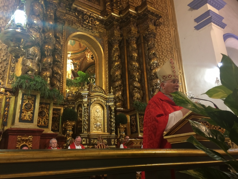 Autoridades municipales asisten a la solemne eucarista en honor del Patrn de Totana, Santiago El Mayor, presidida por el obispo de la dicesis, Jos Manuel Lorca Planes