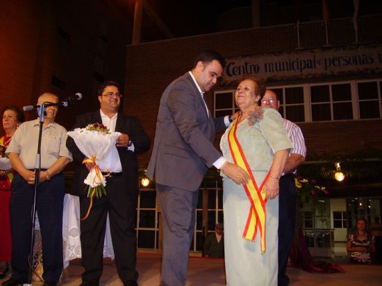 LAS FIESTAS DEL CENTRO MUNICIPAL DE PERSONAS MAYORES SE INAUGURAN CON LA CORONACIN DE LA REINA DE LAS FIESTAS 2007  Y SUS DAMAS DE HONOR ANTE LA PRESENCIA DE AUTORIDADES LOCALES