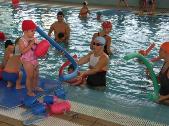 LA CONCEJALIA DE DEPORTES PONE EN MARCHA LAS ACTIVIDADES ACUTICAS EN LA PISCINA CUBIERTA MUNICIPAL CON UN TOTAL DE 1.302 INSCRIPCIONES REALIZADAS EN EL PRIMER TRIMESTRE