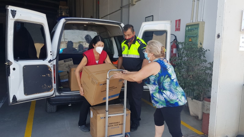La Delegacin del Gobierno entrega 8.000 mascarillas para repartir a los colectivos ms vulnerables y personal de servicios esenciales