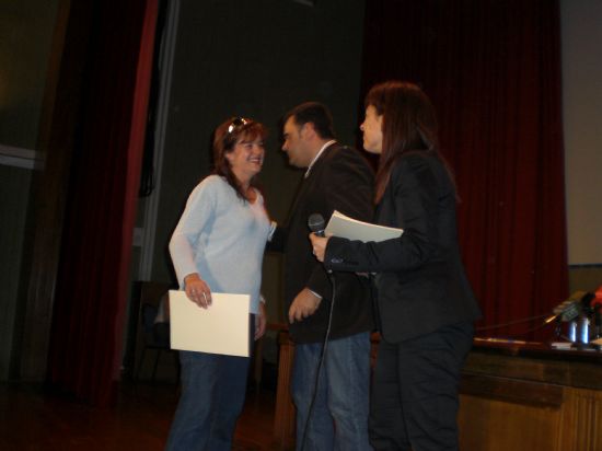 MS DE 60 PERSONAS RECIBEN LOS DIPLOMAS ACREDITATIVOS POR PARTICIPAR EN LOS TALLERES DE INFORMTICA PARA TOD@S ORGANIZADOS POR LAS CONCEJALAS DE FOMENTO Y EMPLEO Y DE MUJER E IGUALDAD DE OPORTUNIDADES