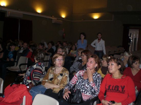 MS DE 60 PERSONAS RECIBEN LOS DIPLOMAS ACREDITATIVOS POR PARTICIPAR EN LOS TALLERES DE INFORMTICA PARA TOD@S ORGANIZADOS POR LAS CONCEJALAS DE FOMENTO Y EMPLEO Y DE MUJER E IGUALDAD DE OPORTUNIDADES