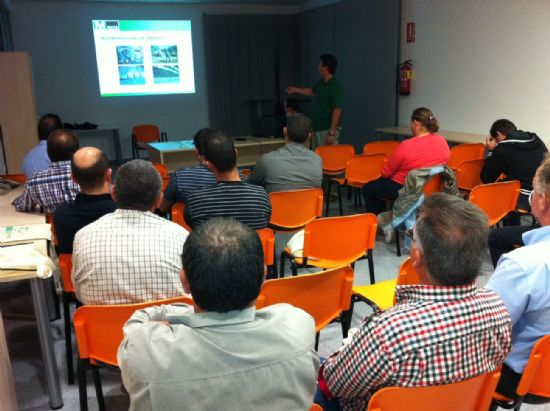 COMIENZA EL PROGRAMA DE CHARLAS ORGANIZADO POR EL AYUNTAMIENTO SOBRE ESPECIALIZACIN DE LA AGRICULTURA Y LA GANADERA, QUE SE CELEBRA HASTA EL PRXIMO JUEVES EN EL CENTRO SOCIAL DEL BARRIO OLMPICO-LAS PERAS