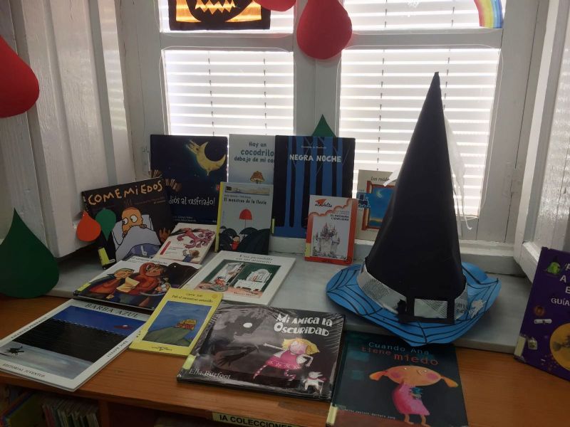 La Biblioteca Municipal Mateo Garca habilita una seccin de lecturas en la sala infantil sobre temtica relacionada con la festividad de Halloween 