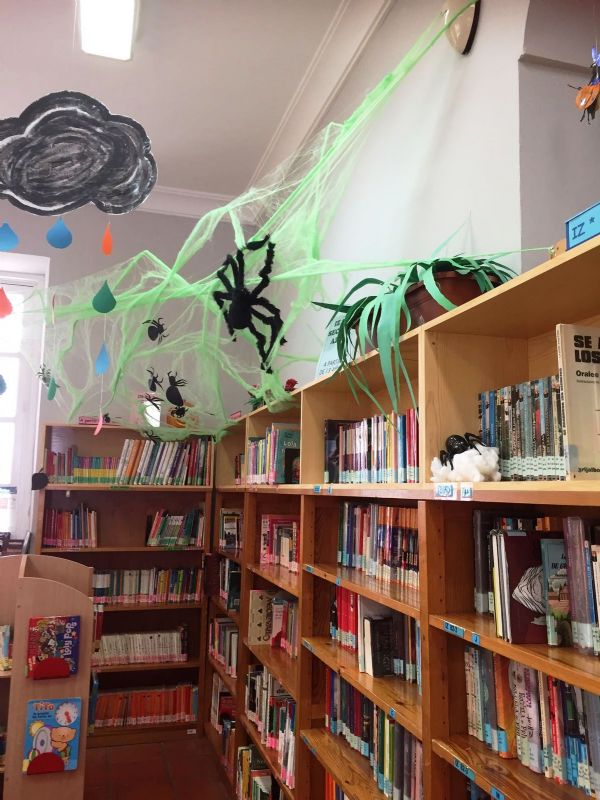 La Biblioteca Municipal Mateo Garca habilita una seccin de lecturas en la sala infantil sobre temtica relacionada con la festividad de Halloween 