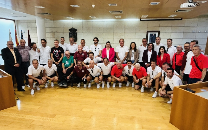 Recepción institucional a las delegaciones de la Selección de Veteranos de la FFRM y la Asociación del Athletic de Bilbao, en la previa del partido benéfico en favor de la Asociación ELA Región de Murcia Recepción institucional a las delegaciones de la Selección de Veteranos de la FFRM y la Asociación del Athletic de Bilbao, en la previa del partido benéfico en favor de la Asociación ELA Región de Murcia