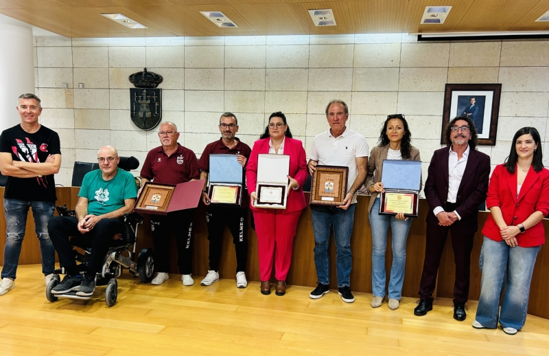 Recepción institucional a las delegaciones de la Selección de Veteranos de la FFRM y la Asociación del Athletic de Bilbao, en la previa del partido benéfico en favor de la Asociación ELA Región de Murcia Recepción institucional a las delegaciones de la Selección de Veteranos de la FFRM y la Asociación del Athletic de Bilbao, en la previa del partido benéfico en favor de la Asociación ELA Región de Murcia