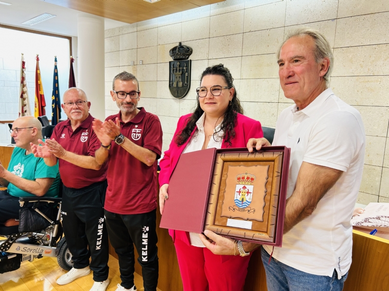 Recepción institucional a las delegaciones de la Selección de Veteranos de la FFRM y la Asociación del Athletic de Bilbao, en la previa del partido benéfico en favor de la Asociación ELA Región de Murcia Recepción institucional a las delegaciones de la Selección de Veteranos de la FFRM y la Asociación del Athletic de Bilbao, en la previa del partido benéfico en favor de la Asociación ELA Región de Murcia