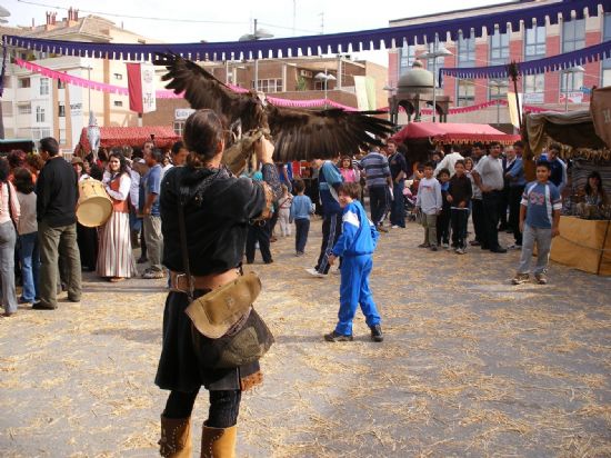 XITO DE ASISTENTES AL MERCADO MEDIEVAL CON EL QUE COMIENZAN LAS ACTIVIDADES DE LAS FIESTAS DE LA SANTA2006