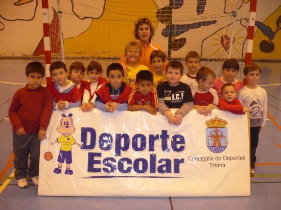 LA CONCEJALÍA DE DEPORTES PONE EN MARCHA "LOS JUEGOS ESCOLARES", ENMARCADOS EN EL PROGRAMA DE DEPORTE ESCOLAR, CON LA PARTICIPACIÓN DE 500 ESCOLARES DE