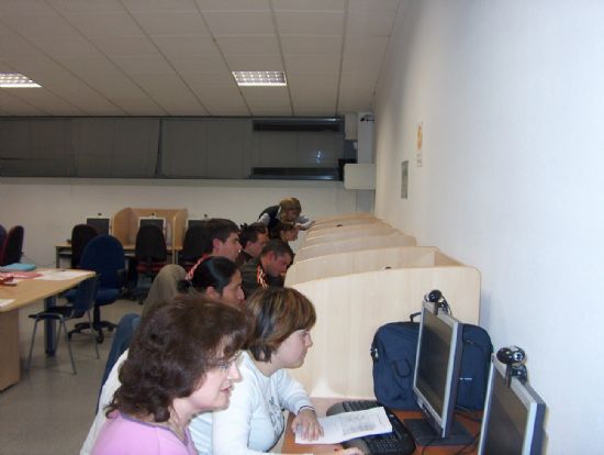 LA CONCEJAL�A DE FOMENTO Y EMPLEO DEL AYUNTAMIENTO DE TOTANA  PONE FIN AL CURSO DE AUTOCAD 2004 DIRIGIDO A TRABAJADORES