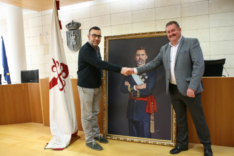 El Ayuntamiento colocar una pintura de Felipe VI, propiedad del vecino Francisco Jos Miras, en un espacio de referencia en las dependencias municipales coincidiendo con el Centenario de la Ciudad