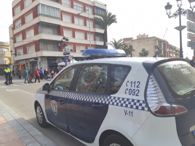 Agentes de la Polica Local recuperan, en la calle Echegaray, un ciclomotor que haba sido robado hace unas semanas