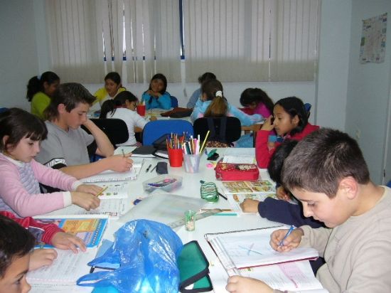 EL PROYECTO DE PROMOCIN EDUCATIVA CONSOLIDA SU ACTUACIN EN EL SEGUNDO TRIMESTRE DEL CURSO ESCOLAR BENEFICIANDO SEMANALMENTE A MS DE 120 NIOS Y JVENES DE LA LOCALIDAD