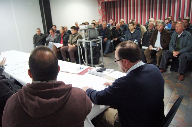 Autoridades municipales asisten a la asamblea general de la ADS del Ovino y Caprino de Totana para informar de cmo afecta la aprobacin del PGOUM en las explotaciones ganaderas