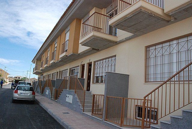 La sociedad municipal Proinvitosa vende una de las ltimas viviendas del conjunto de Los Girasoles promovido en El Paretn-Cantareros