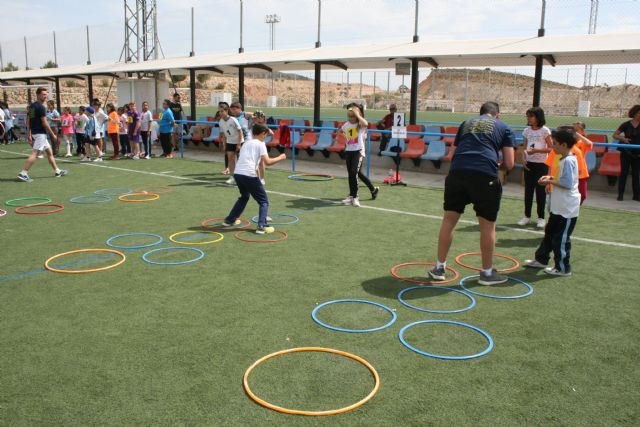 Más de 400 alumnos de quinto curso de Educación Primaria de todos los colegios de Totana participan en la Jornada de Juegos Populares organizada por la Concejalía de Deportes