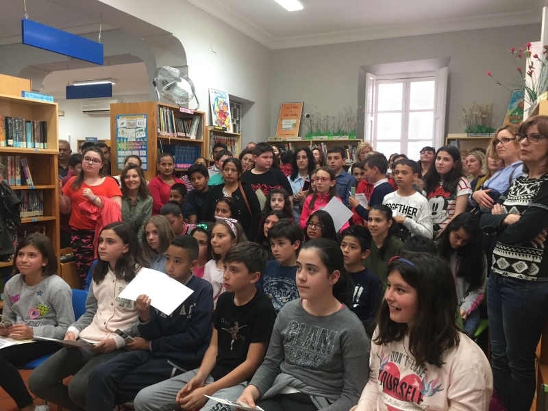 Se entregan los premios del IV Concurso Literario de Poesía y Cuento "Morerica Galán", en el que han participado treinta y ocho alumnos de tres colegios de Totana