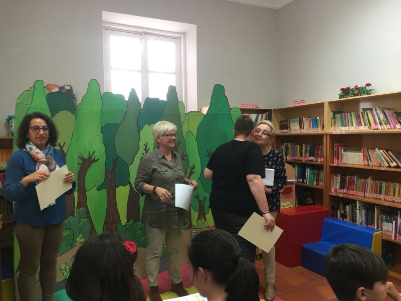 Se entregan los premios del IV Concurso Literario de Poesa y Cuento Morerica Galn, en el que han participado treinta y ocho alumnos de tres colegios de Totana