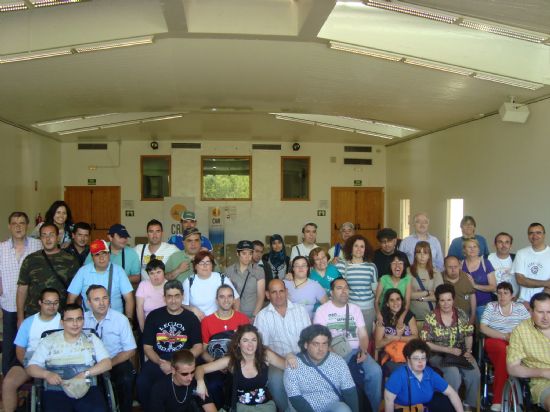 LOS USUARIOS DEL SERVICIO DE APOYO PSICOSOCIAL PARTICIPAN EN UNA SALIDA AL CENTRO EDUCATIVO DE MEDIO AMBIENTE "CEMACAM"